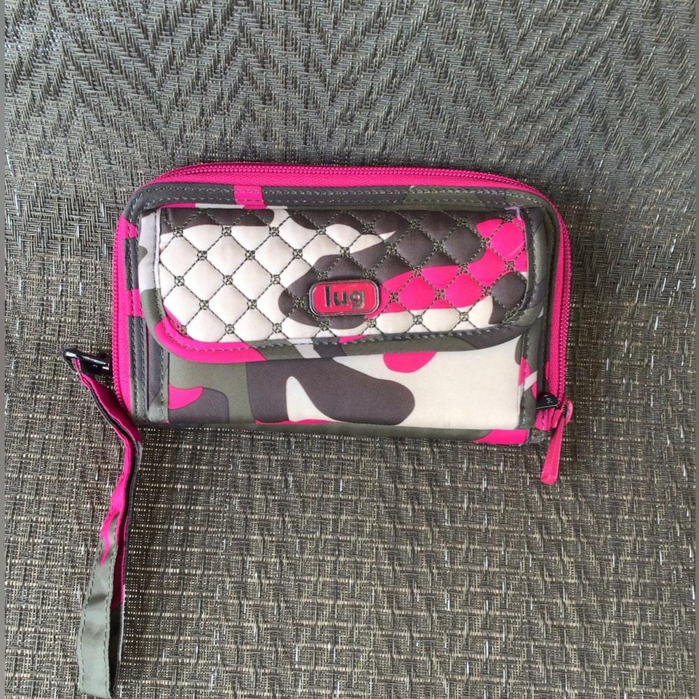 ❌️SOLD❌️Lug Kickflip Pink/Tan/Brown Camo RFID Wallet - Picture 2 of 5